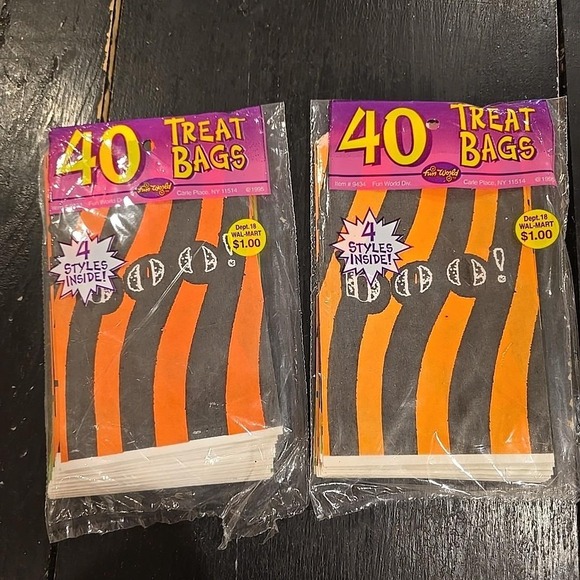 NEW Halloween Treat Bags LOT ~ Pumpkin Shaped, Bats, Paper Bags - Wilton + - Picture 3 of 7